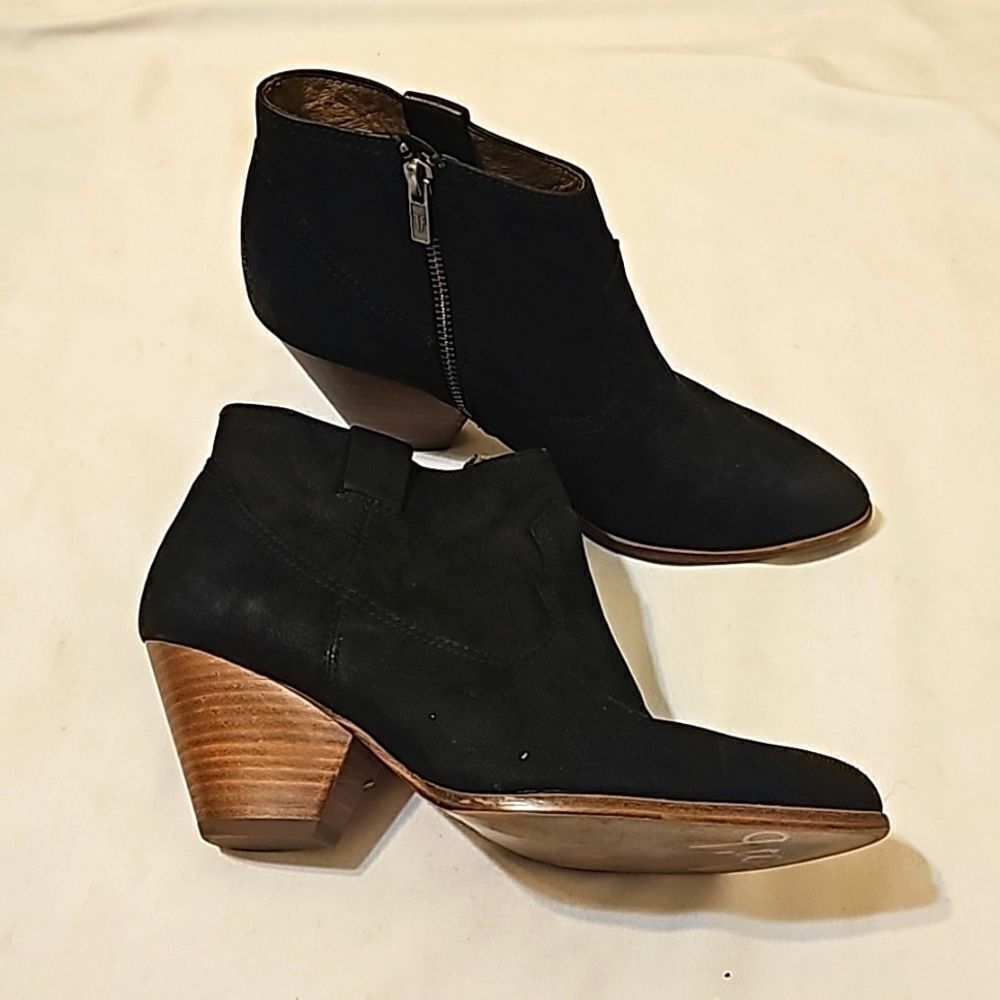 FRYE SUEDE‎ BOOTIES Size 7